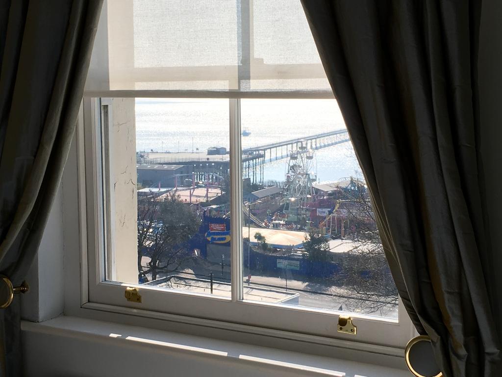 Pier View Self Catering Luxury Apartments 사우스엔드온시 외부 사진