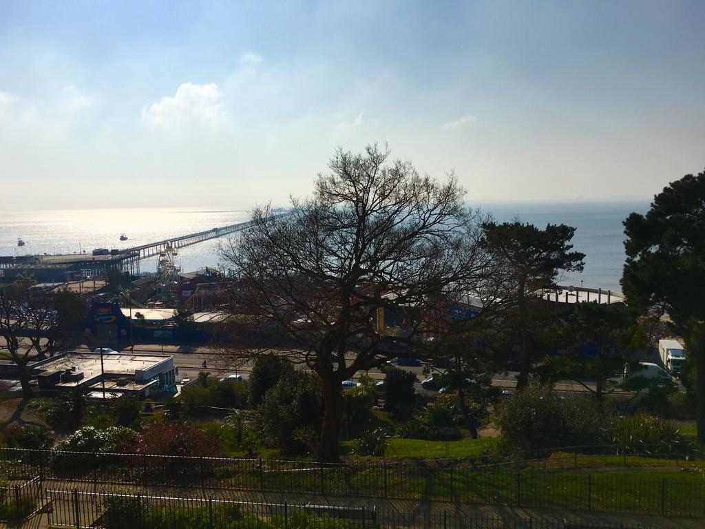Pier View Self Catering Luxury Apartments 사우스엔드온시 외부 사진